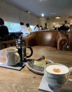 濃厚なバスクチーズケーキが名物