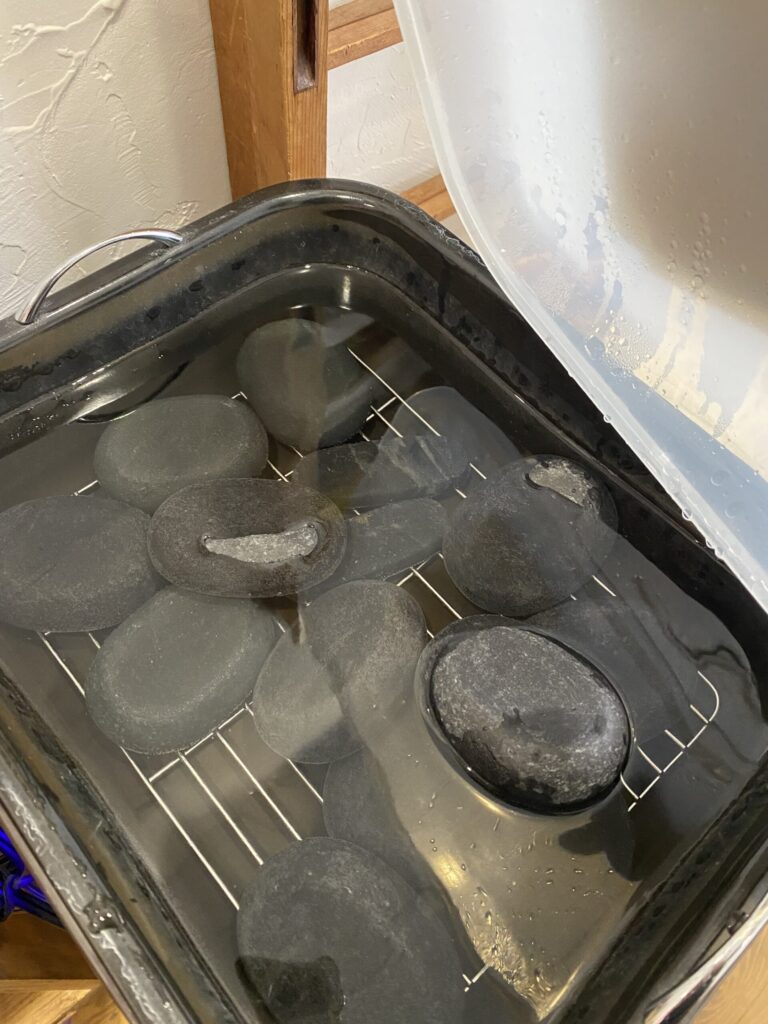 じんわり溶ける心地よさ。ホットストーンで深呼吸。