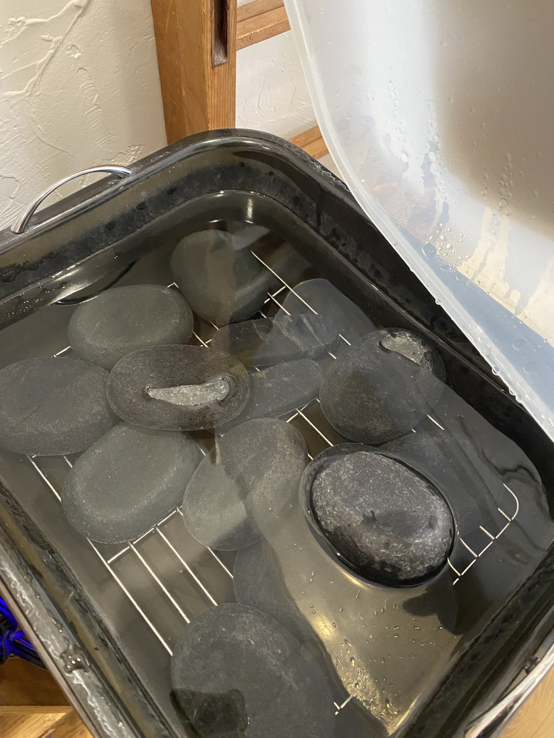 じんわり溶ける心地よさ。ホットストーンで深呼吸。